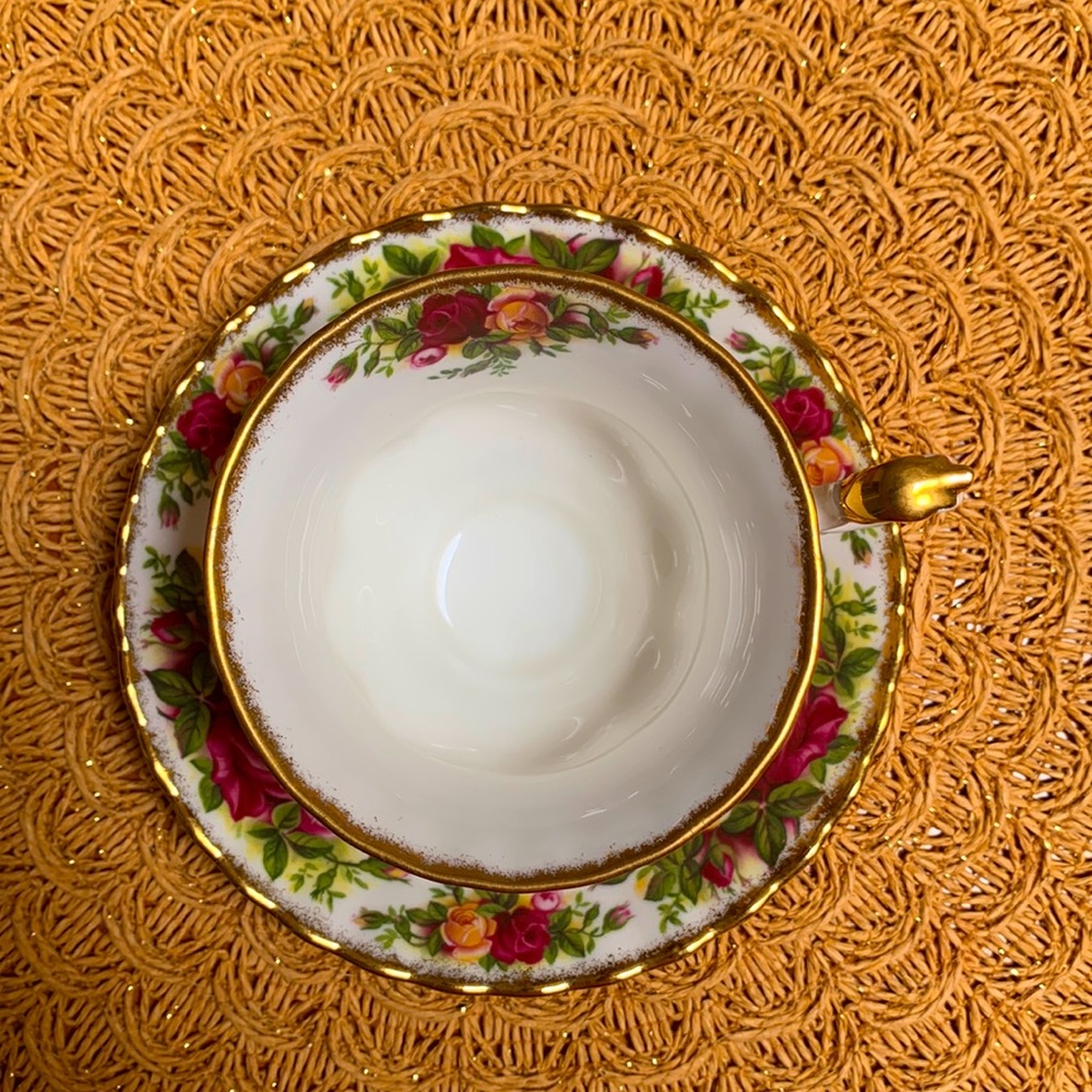 Old Country Roses Royal Albert LTD 1962 Bone China-Made in England Tea C/Sauce - Picture 2 of 6